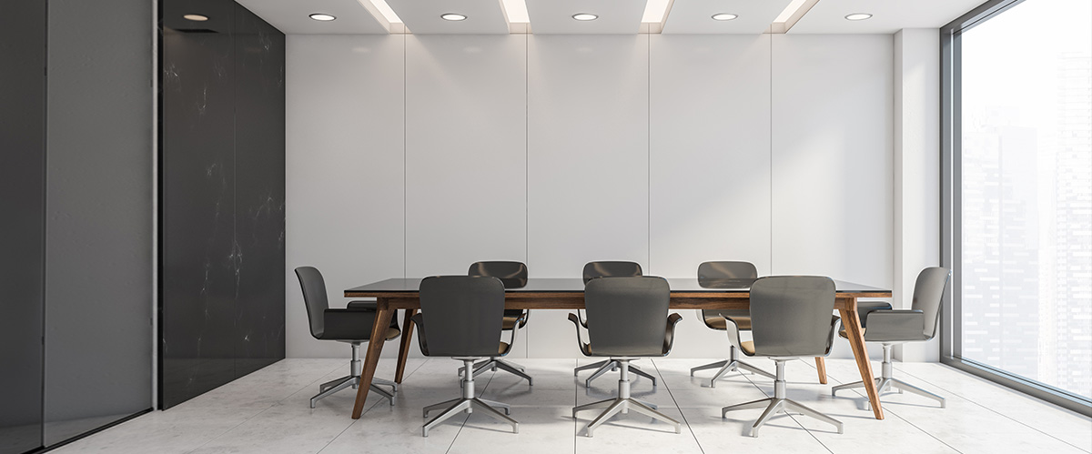 bureau avec éclairage au plafond