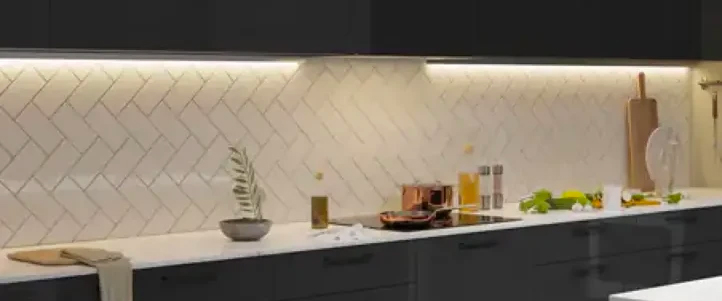 meuble de cuisine avec ruban led au pied