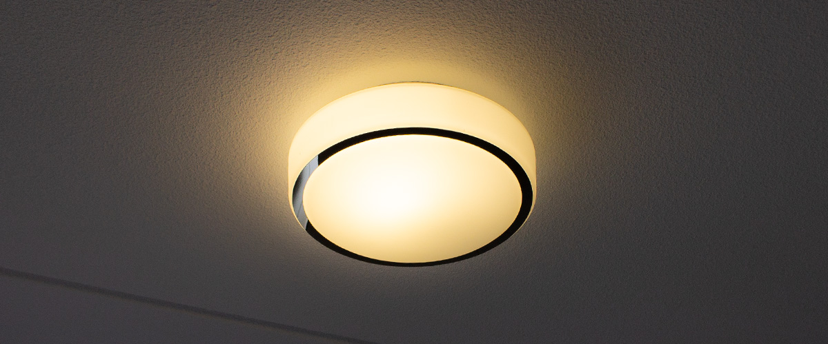 spot en saillie noir plafond
